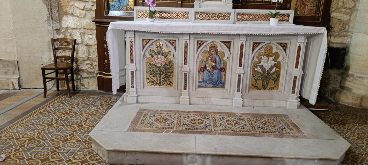 autel en mosaïque dorée