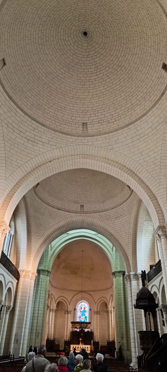 intérieur de la cathédrale St Pierre