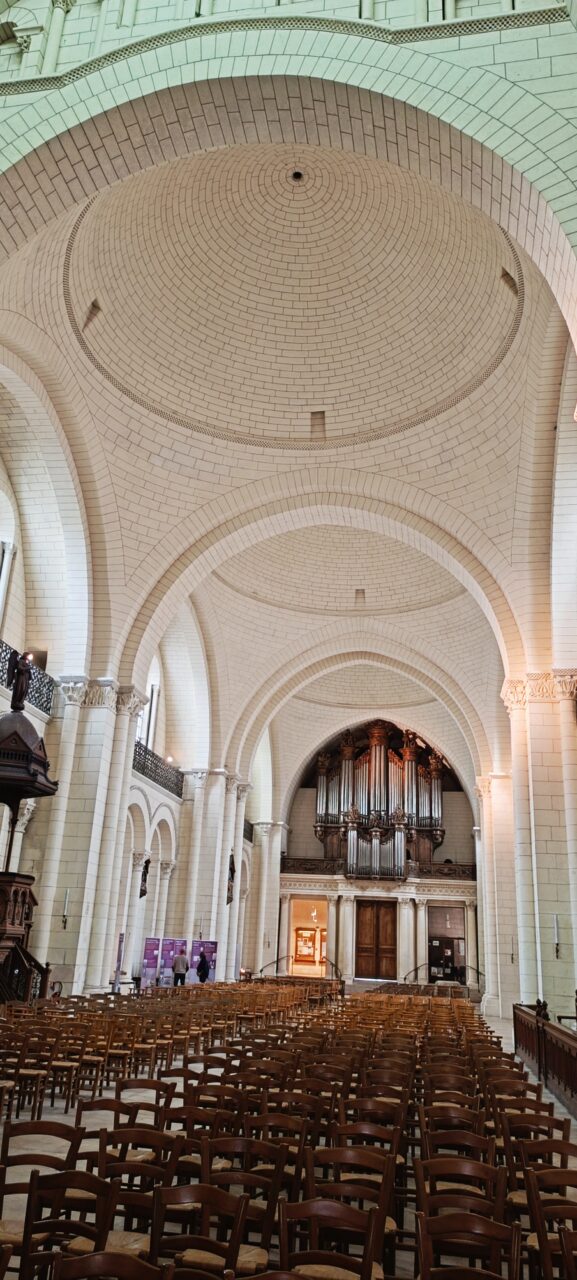 intérieur de la cathédrale St Pierre